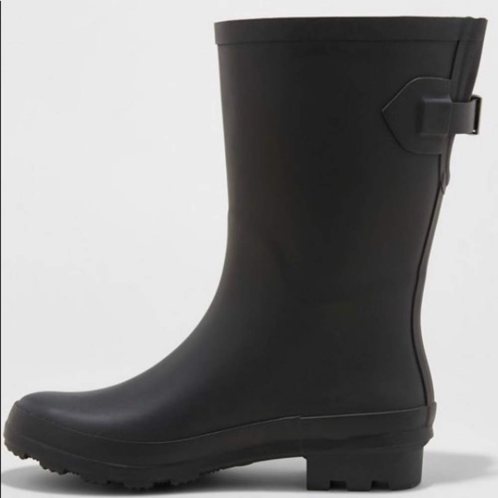 MID CALF RAIN BOOTS
